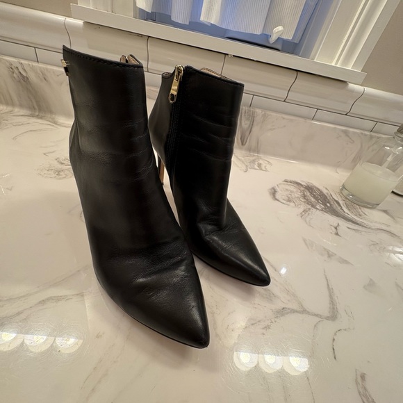 Louise et Cie Black Ankle Booties. Size 8.5 - Picture 3 of 13